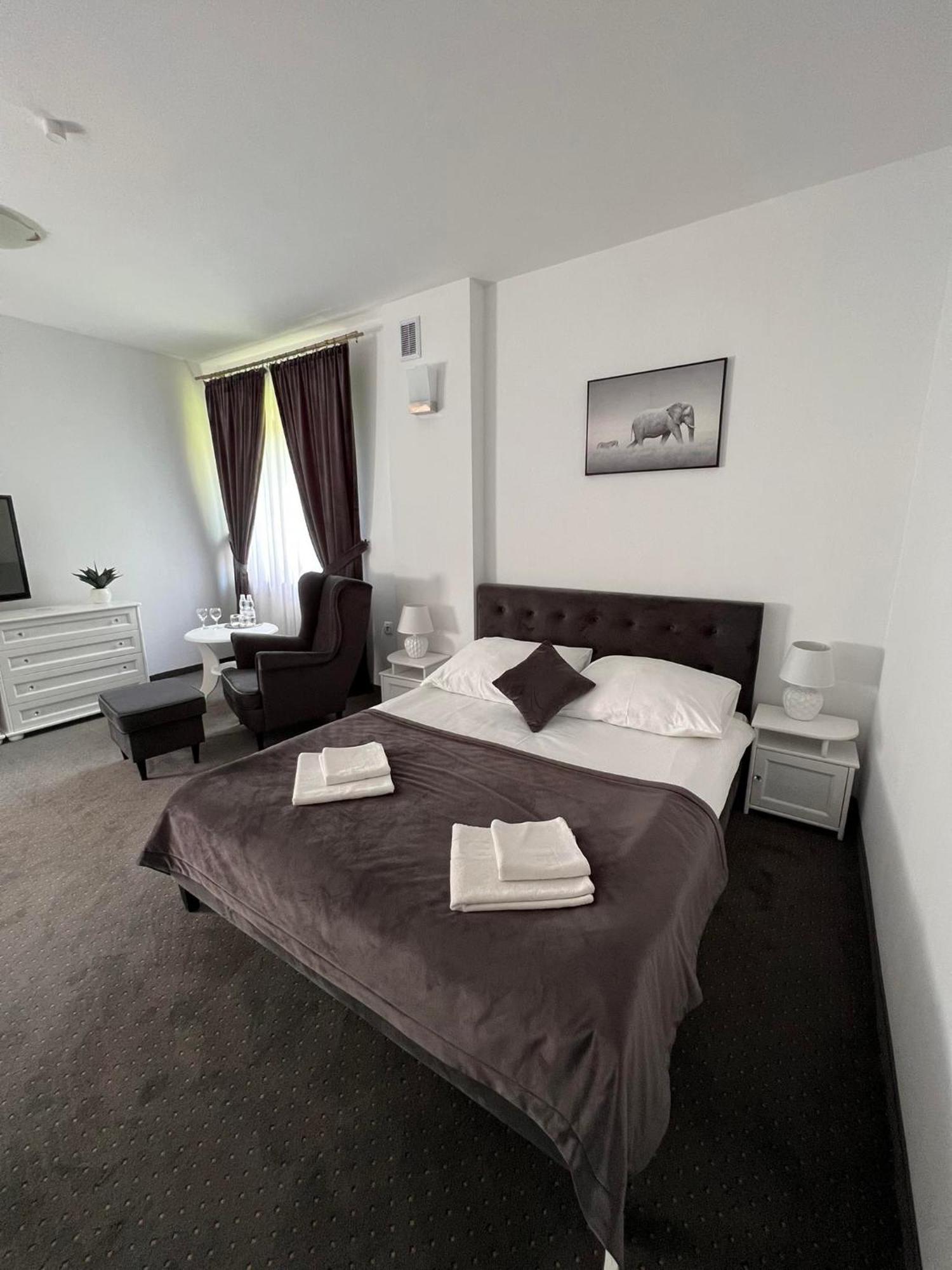 Hotel Park Opoczno Eksteriør billede